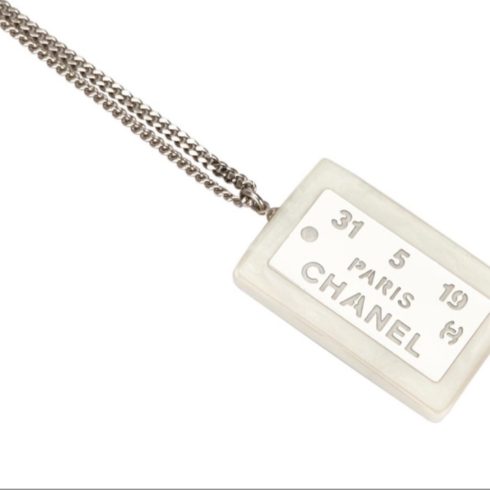 Chanel Silver and White Pearlescent Pendant Necklace - Picture 6 of 8